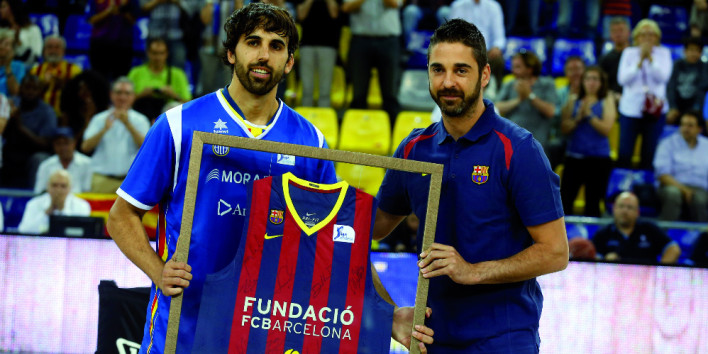 Navarro, amb Sada en el reconeixement que va rebre ahir el base del MoraBanc per part del seu ex club, al qual es va formar.