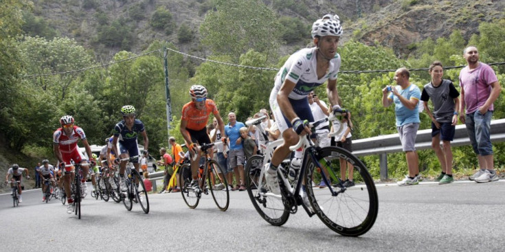 Alejandro Valverde encapçala el grup en l’ascensió al coll de la Gallina el 2012.
