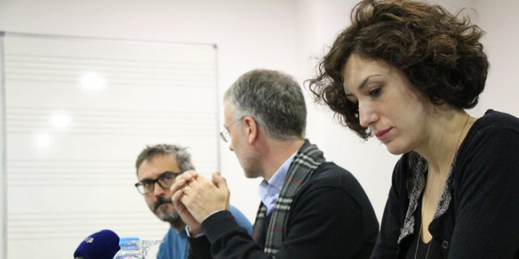 Oriol Vilella, Josep Roig i Irina Robles durant la presentació del taller, ahir.
