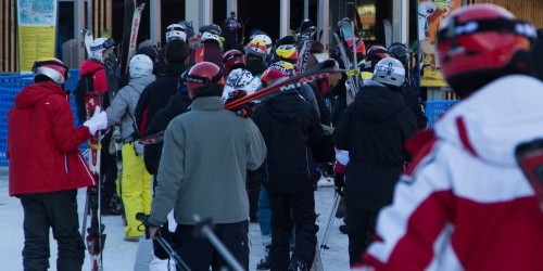 Uns esquiadors entren a les pistes del Principat.