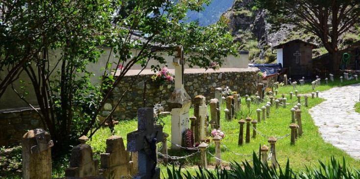Tombes del cementiri de Sant Serni de Canillo.