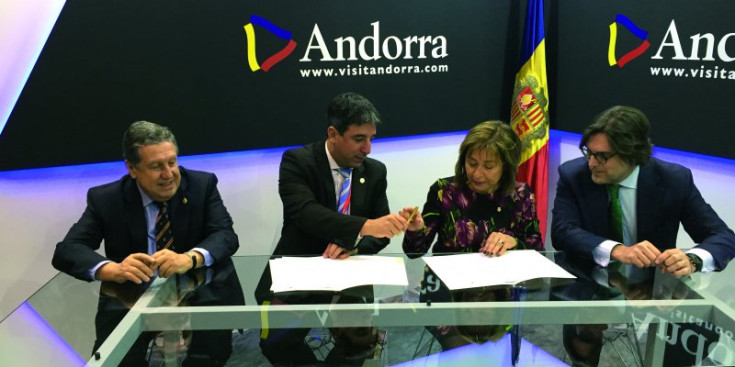 La signatura de l’agermanament, dijous a Madrid.