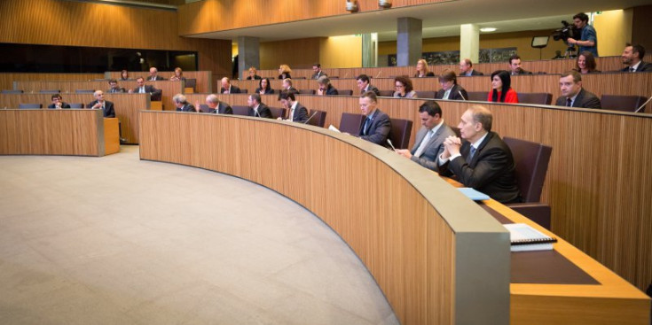 Els consellers generals i els membres del Govern en una sessió parlamentària.