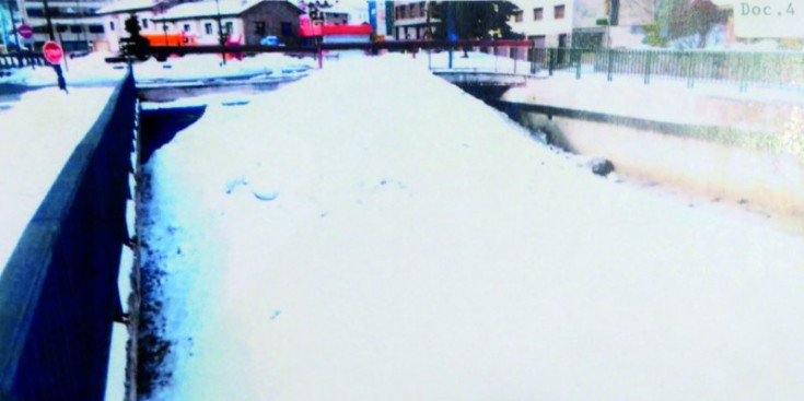 Fotografia de l’avocament de la neu als rius de Mascaró i Valira Oriental, adjuntades a la queixa.