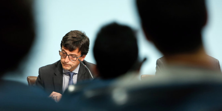 Jordi Cinca, ministre portaveu, durant la roda de premsa posterior al Consell de Ministres, ahir.