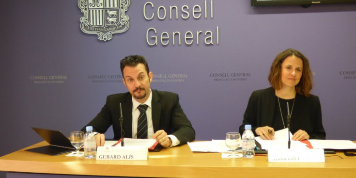 Els consellers del Partit Socialdemòcrata, Gerard Alís i Rosa Gili, durant la roda de premsa celebrada ahir al Consell General.