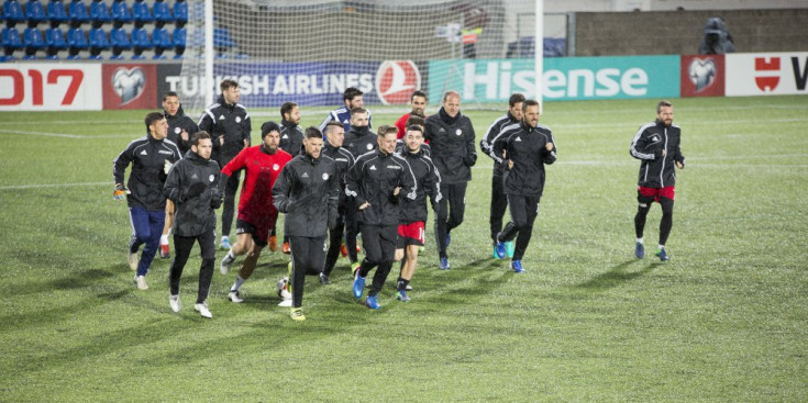 La selecció realitza l’últim entrenament a l’Estadi Nacional abans del partit, ahir.