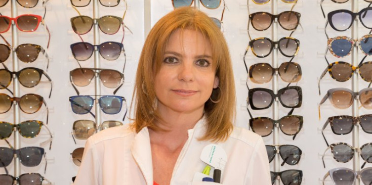 Cristina Cardona, a l'òptica Pasteur.