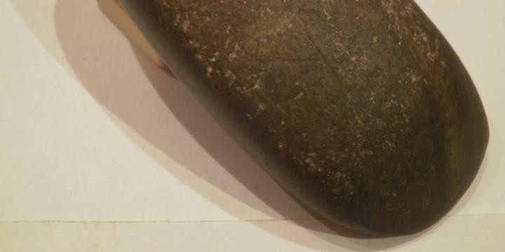 Fotografia de la destral neolítica oferta per internet i comprada pel Govern.