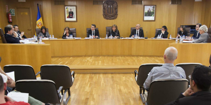 Marsol, al centre de la imatge, encapçalant el Consell del Comú d’Andorra la Vella celebrat ahir a la seu de la corporació local.