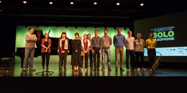 Fotografia de grup dels classificats per a la segona fase del concurs de solistes del Sax Fest, ahir.