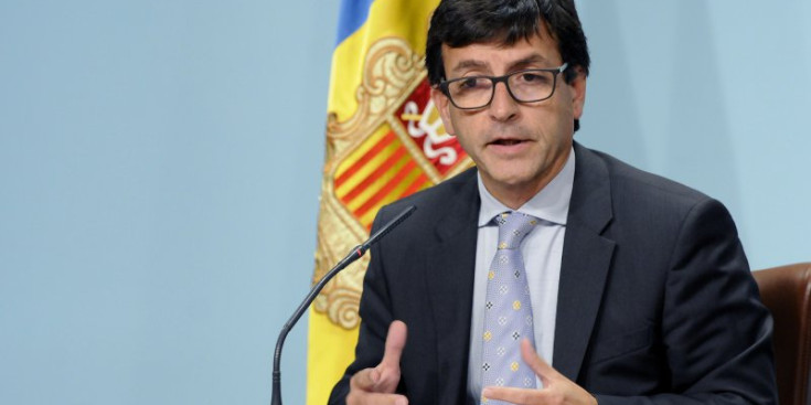 El ministre de Finances, Jordi Cinca, durant la reunió posterior al Consell de Ministres d’ahir.