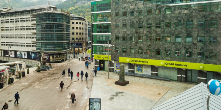La central de Crèdit Andorra a la plaça de la Rotonda d’Andorra la Vellla.