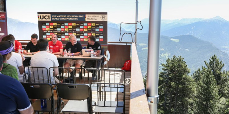 La roda de premsa de presentació dels Mundials Màsters amb Torres, Baró, Robichon i Marticella, ahir a la terrassa de l’edifici de la Caubella de Vallnord-Pal.