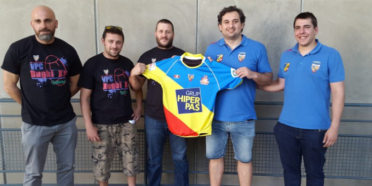 Kirikaishvili, Garcia, Alieu, Mtchdelidze i Raya, amb la nova samarreta de l’equip.