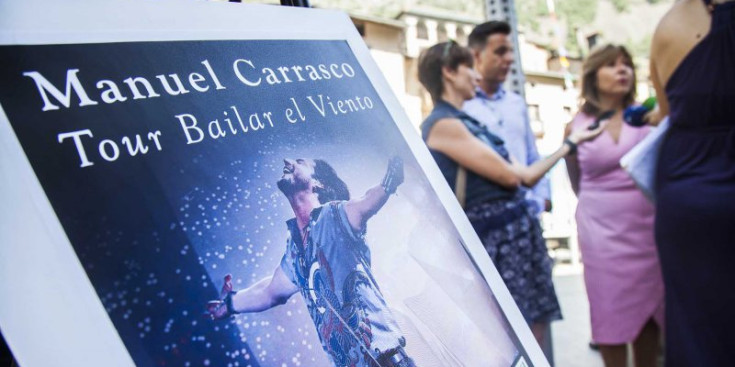 El cartell del tour de Manuel Carrasco, Bailar el Viento, ahir a la roda de premsa de Conxita Marsol i Marc Pons.