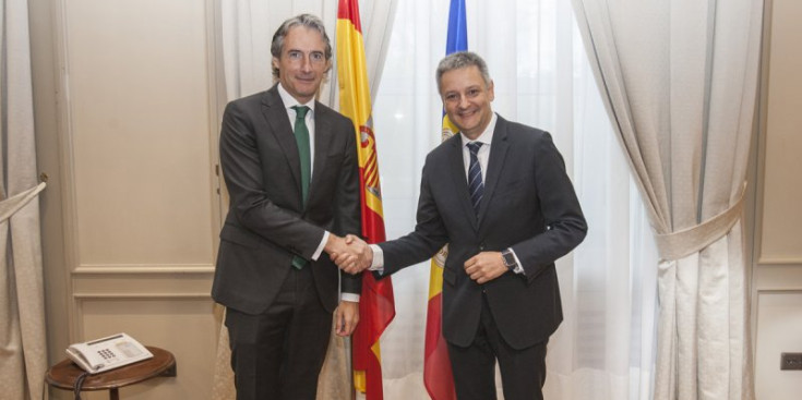 El ministre espanyol Iñigo de la Serna i Gilbert Saboya, ahir a Madrid.