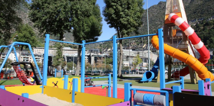 La nova zona de jocs construïda al Prat del Roure.