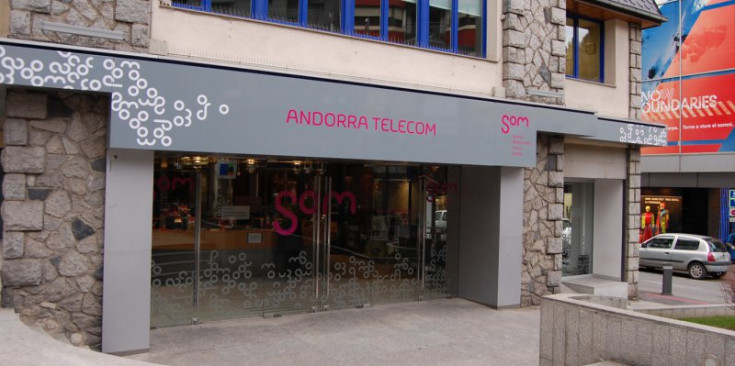 L’entrada de l’antiga seu comercial d’Andorra Telecom.