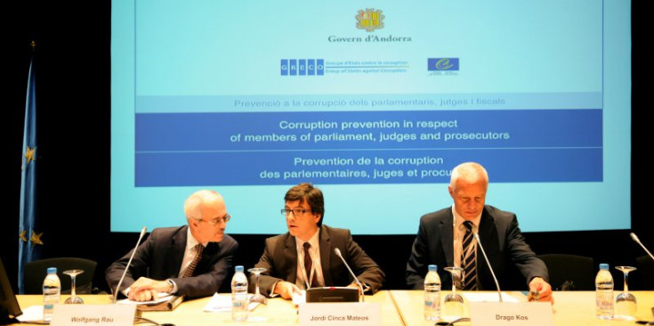 Inauguració del seminari d'avaluació de quart cicle del Greco, el 9 de novembre del 2011, amb el ministre de Finances, Jordi Cinca, al cenrte de la taula.