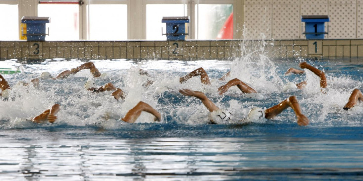 Competició de Triatlo a la piscina dels Serradells, 2014.