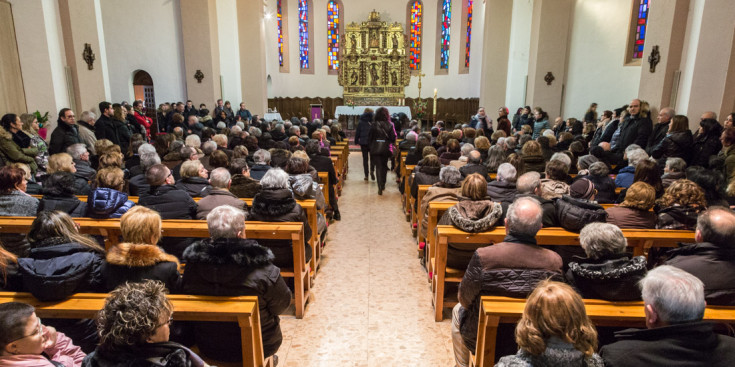 Un instant de la misa per l'enterrament de Rosa Ferrer, ahir a l'església de Sant Esteve d'Andorra la Vella.