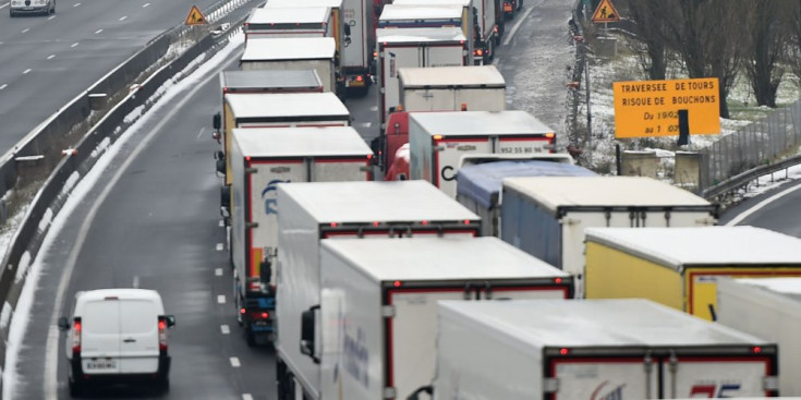 Camions aturats en una autopista francesa.