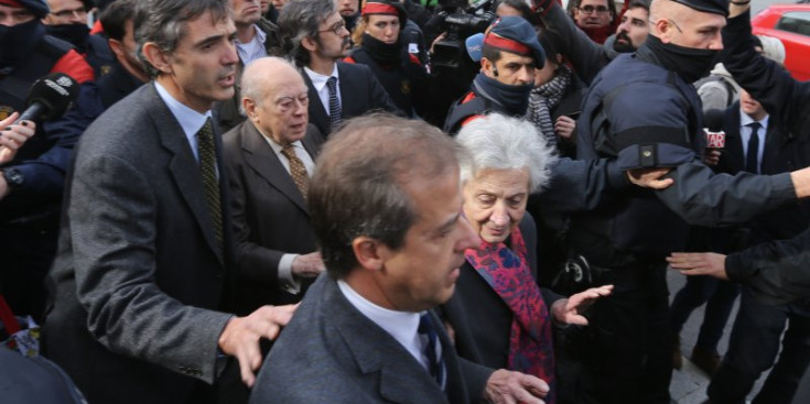 Membres de la família Pujol, amb l’expresident català al capdavant, quan van anar a declarar davant del jutge.