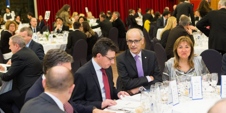 Autoritats nacionals i comunals durant el sopar amb motiu de l’entrega dels Premis CEA, ahir.
