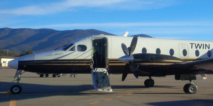 El primer avió, de la companyia Twin Jet, que cobria els vols oferts per Viatges Regina