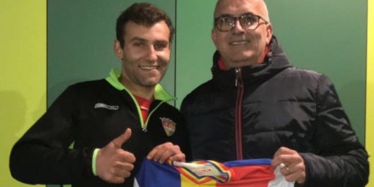 Nourddin i Ferré, amb la samarreta de l’FC Andorra.
