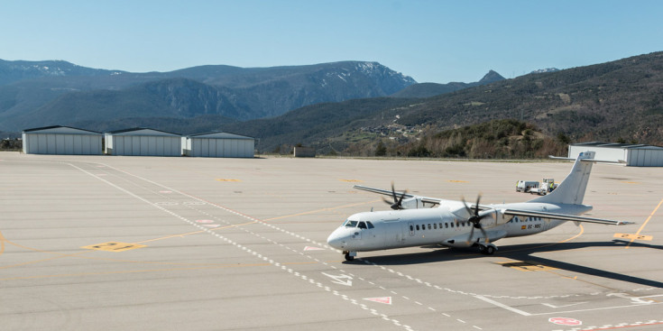 Un avió a l’aeroport d’Andorra-La Seu.