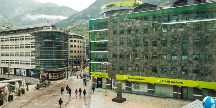 L'oficina central de Crèdit Andorrà, a la plaça de la Rotonda d'Andorra la Vella.