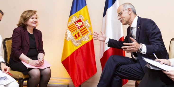 La ministra francesa d’Afers Europeus, Nathalie Loiseau, i el cap de Govern, Toni Martí, a París.