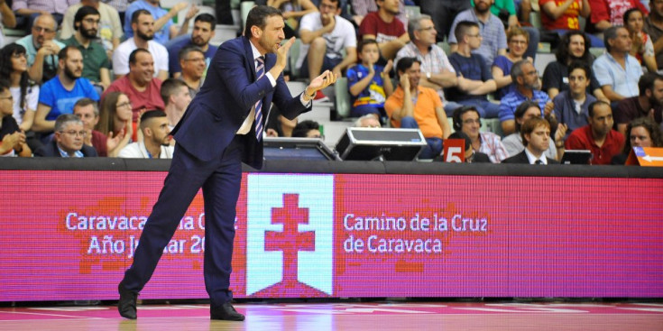 Ibon Navarro, entrenador de l’UCAM Múrcia, en el seu darrer partit de la Lliga Endesa contra el Movistar Estudiantes al Palau d’Esports.