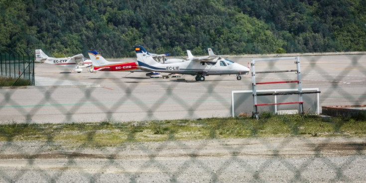 Diversos avions a l’aeroport d’Andorra-la Seu.
