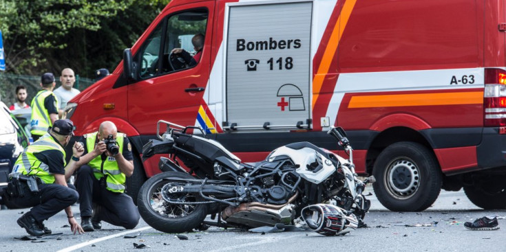 Una de les motos implicades en el xoc que es va produir a la carretera de l'Obac.
