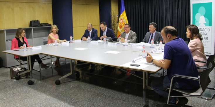 La reunió del patronat d'honor de la Fundació Privada Tutelar a l'edifici administratiu del Govern.