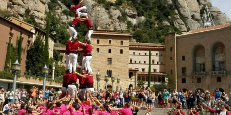 Els castellers d’Andorra fan un 2 de 6 a Montserrat.