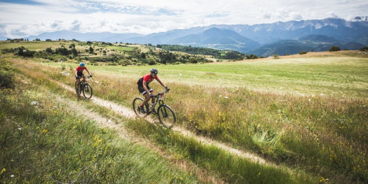 Dos ciclistes participen en la Gran Fondo Andorra, avui.
