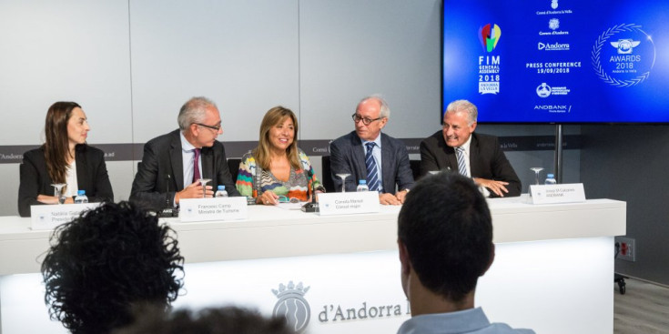 Natàlia Gallego, Francesc Camp, Conxita Marsol, Vito Ippolito i Josep M. Cabanes al Centre de Congressos d’Andorra la Vella.