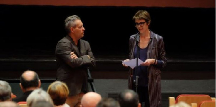 Montse Aguer i David Pujol durant la presentació a La Cate de Figueres.