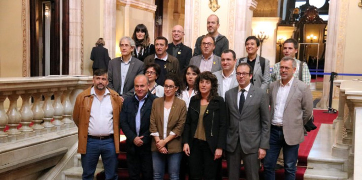 Teresa Jordà, amb diputats i agents socials que participen de la tramitació de la Llei d'Espais Agraris.