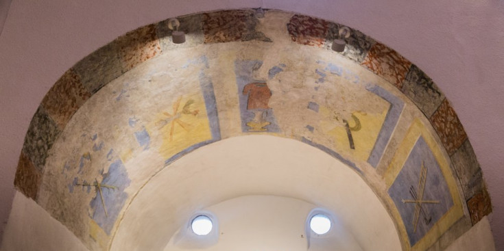Les pintures de Josep Oromí sobre la Passió de Crist que s’han restaurat a l’església de Canillo.