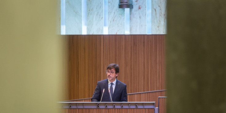 El ministre de Finances, Jordi Cinca, durant la defensa de la modificació del Marc Pressupostari, ahir.