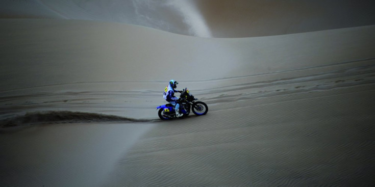 Van Beveren disputa la sisena etapa del Dakar entre Arequipa i San Juan de Marcona, ahir.
