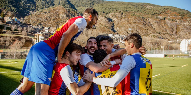 L’FC Andorra celebra el gol d’Emili Garcia, dissabte.
