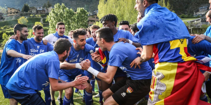 L'FC Andorra celebra l'ascens.