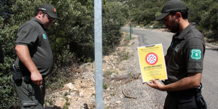 Els Agents Rurals tanquen els accessos a la Serra del Montsec.
