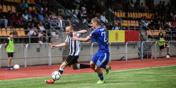 Fabio, en una acció del partit contra el Dinamo Triblissi.